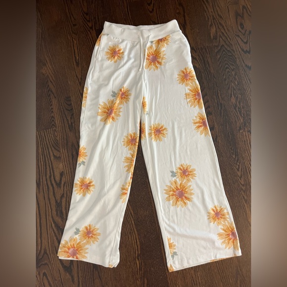 Gilly Hicks Pants - Gilly Hicks Flower pants
